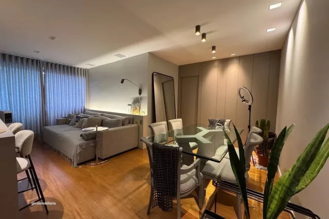 Imagem Este espaçoso apartamento de 95 metros quadrados está localizado no prestigiado bairro Funcionári...