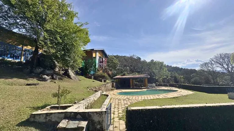 Imagem A escala monumental da Serra da Mantiqueira aos seus pés