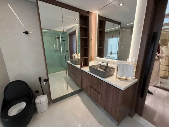 Imagem Apartamento último andar com 3 dormitórios sendo 2 suítes e 2 vagas de garagem - Balneário Camboriú/SC