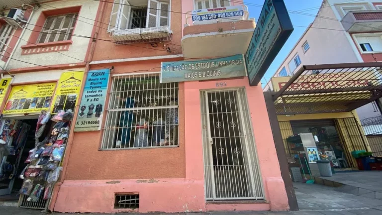 Imagem Casa à venda em Porto Alegre, Farroupilha, com 4 quartos, 102m2