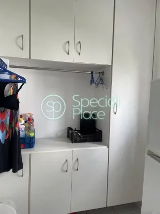 Imagem Este lindo e amplo imóvel conta com 3 quartos, sendo 3 suítes, 5 banheiros e 4 vagas de garagem de...