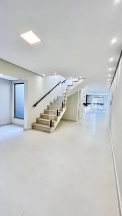 Imagem Sobrado de 155 m² 3 Dormitórios sendo 3 Suítes e 2 Vagas de Garagens