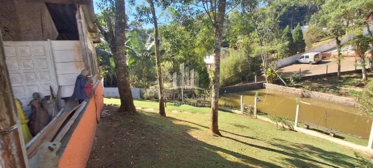 Imagem Chácara com 4 Quartos, 2 Banheiros, Área para Churrasco Grande, Piscina, Lago com Peixes, Estacionamento para 25 carros, Córrego nos fundos, espaço para fazer campo, no Rio Grande da Serra-SP