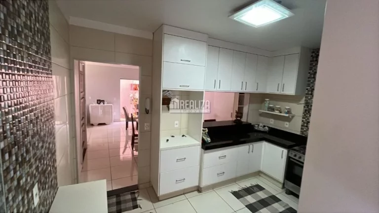 Imagem Casa padrão com 3 dormitórios e piscina climatizada no Parque das Américas