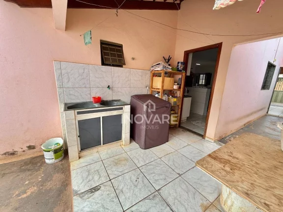 Imagem Casa com 3 dormitórios à venda, 103 m² por R$ 320.000,00 - Jardim Leonora - Itumbiara/GO