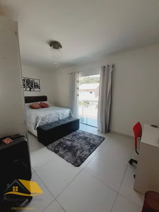 Imagem Vendo Casa em Amparo (Barroso), com Excelente Quintal