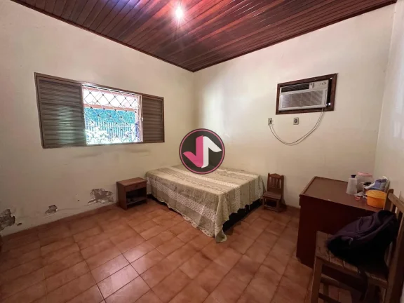 Imagem CASA DE ESQUINA PARA VENDA. casa muito bem localizada contento: -3 quartos sendo 1 suíte -sala de e...