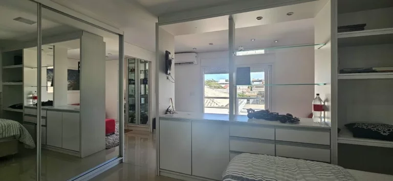 Imagem Casa Para Locação,360m2. Finamente Mobiliada, 5 Dormitórios(3 Suítes), 6 Vagas , Santa Mônica, Florianópolis/SC