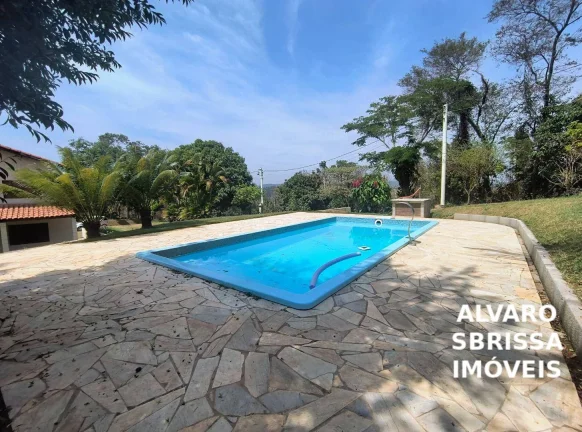Chácara com 24 000m2 2 casas 2 barracões e piscina à venda próximo ao Pesqueiro do Tio Oscar em Itu SP Perfeita para morar ou alugar para Airbnb