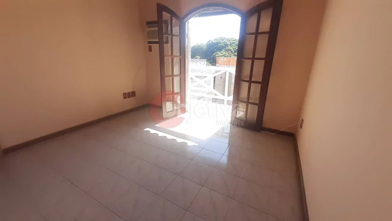 Imagem Casa tríplex a venda em condomínio com 3 quartos no Peró - Cabo frio