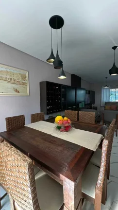 Imagem Casa com 3 suítes e 4 vagas de garagem em Balneário Camboriú/SC