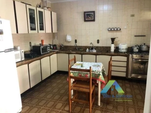 Imagem Santo André Sobrado amplo, 4 dormitórios, edícula, espaço gourmet, 2 vagas.