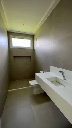 Imagem Casa no Condominio Dhama com 4 suítes sendo 1 suíte master e área construída de 635 metros quadrados