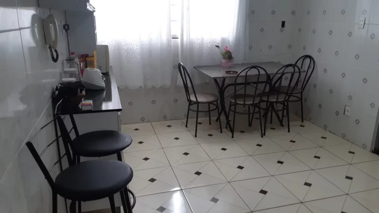 Imagem CASA NO BAIRRO JARDIM BRASILANDIA COM EDICULA NO FUNDO.