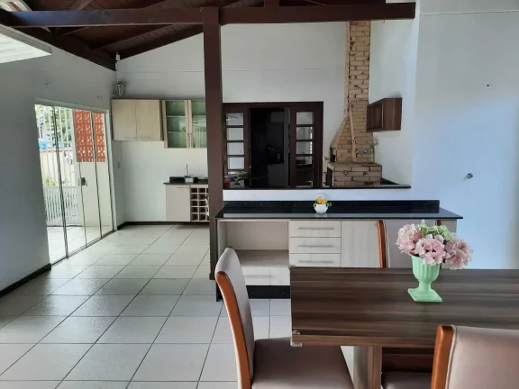 Imagem Casa alto padrão com 3 dormitórios sendo 1 suíte e 3 vagas em Balneário Piçarras
