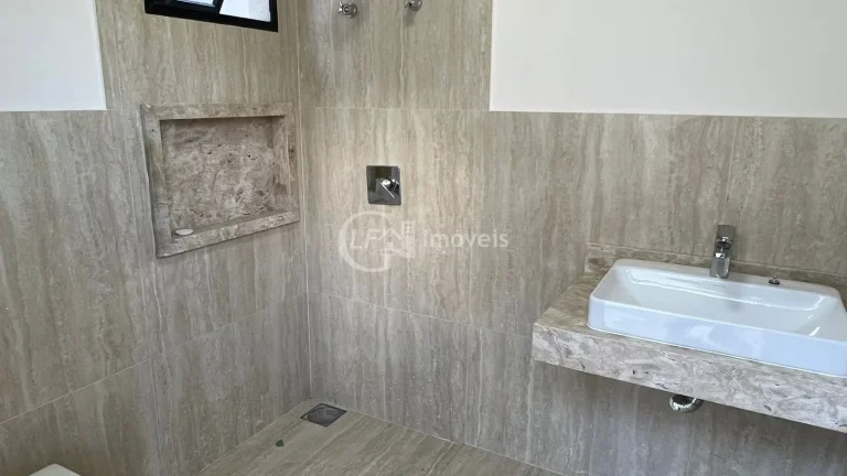 Imagem Casa em Condomínio à Venda em Campo Grande-MS - Residencial Damha III: 3 Quartos, 3 Suítes, 3 Salas, 5 Banheiros, 6 Vagas, 280m².