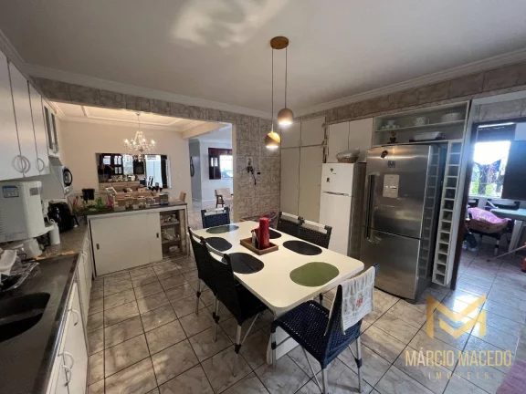 Imagem Casa com 5 dormitórios à venda, 285 m² por R$ 850.000,00 - São Gerardo - Fortaleza/CE