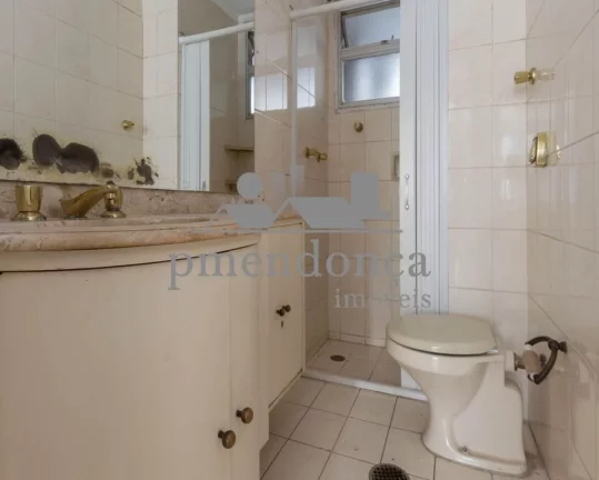 Imagem Apartamento em Higienópolis com 4 quartos (1 suí­te) e 1 vaga, 135 m²