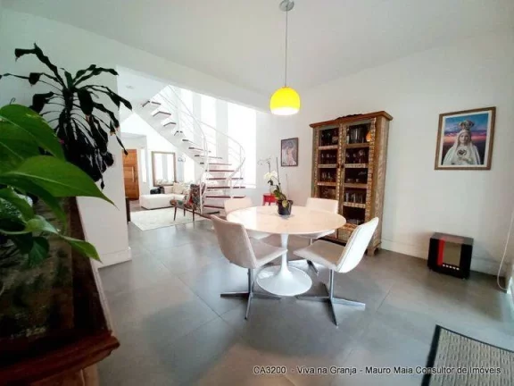 Imagem Casa com 3 dormitórios à venda, 181 m² por R$ 1.350.000 - Granja Viana.