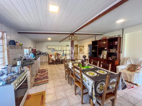 Imagem Chácara à venda em Brazlândia: 40.000m², 5 quartos, 3 banheiros, área rural. Oportunidade por R$900.000!