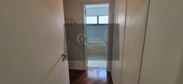 Imagem Apartamento com 4 Quartos e 6 banheiros à Venda, 318 m² por R$ 750.000