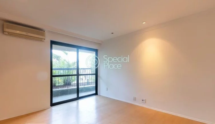 Imagem Amplo apartamento à venda com 3 quartos, sendo 3 suítes, e 4 banheiros no total. Este apartamento ...