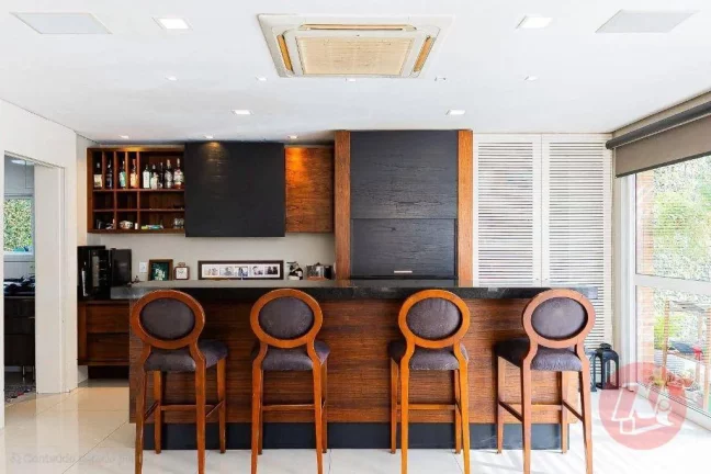 Imagem Casa de 310 m² com e suítes, 6 banheiros, 4 vagas, piscina e infraestrutura.