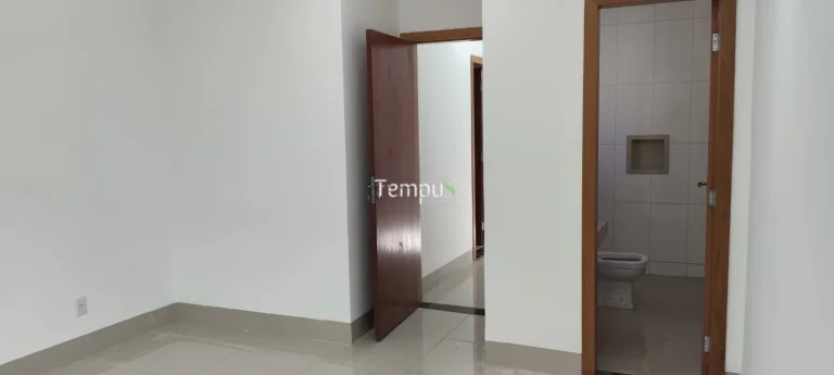 Imagem Casa Nova, com 3 Suítes, área gourmet com Churrasqueira, em Jardim Atlântico, Goiânia/GO