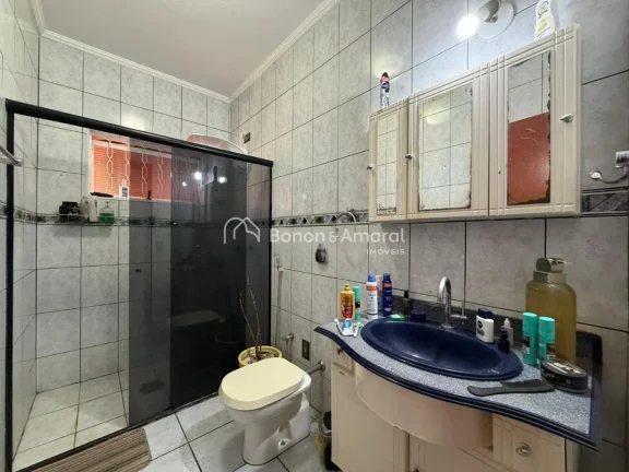 Imagem Esta casa estilo assobradada no Condomínio Itamanbuca oferece excelente distribuição de ambientes...