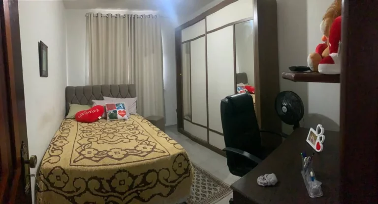 Imagem Casa de Rua Pública à Venda no Ponto Novo - 5 Quartos - 2 Suítes