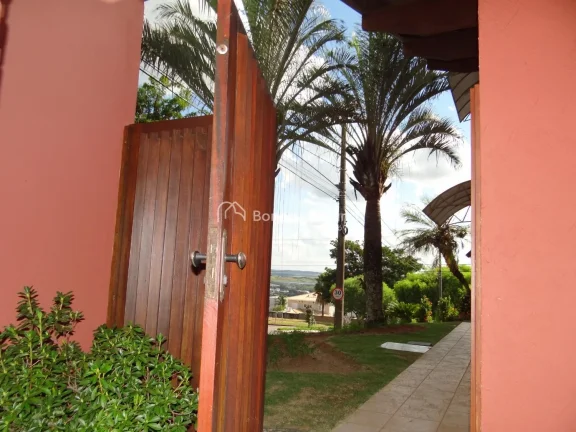 Imagem Linda casa rústica com acabamentos impecáveis, 4 suítes, sendo uma no térreo, para venda ou loca...
