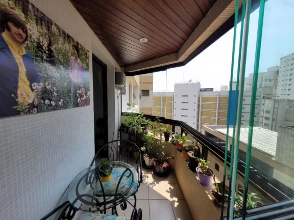 Imagem ASTÚRIAS – UMA QUADRA DA PRAIA, MARAVILHOSO APTO COM 124 M² ÚTEIS, 01 VAGA DE GARAGEM NO PRÉDIO, PISCINA E SALÃO DE JOGOS E FESTAS.