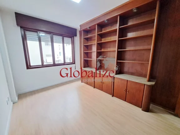 Imagem Apartamento à venda com 109m², 3 quartos, 2 banheiros, elevador, 1 quadra da praia por R$590.000,00 no Boqueirão em Santos