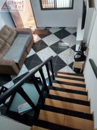 Imagem Casa à venda em Praia Grande-SP, bairro Maracanã: 2 quartos, 1 suíte, sala, 2 banheiros, 1 vaga e 75m² de área. Imperdível!