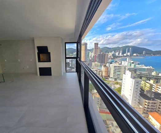 Imagem Apartamento vista mar com 3 suítes e 3 vagas de garagem no Centro de Itapema