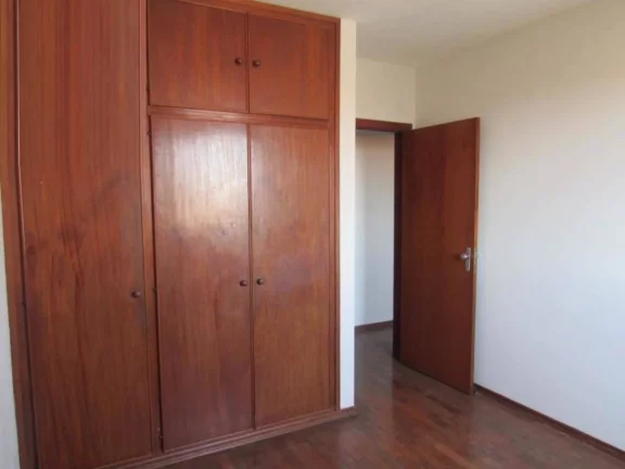 Imagem Apartamento em ótima localização na área central, com sala para 2 ambientes, 2 dormitórios com ...
