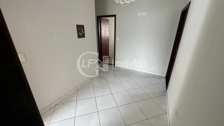 Imagem Impecável casa à venda na Vila Taquarussu, Campo Grande-MS: 3 quartos, 1 suíte, 3 salas, 2 banheiros, 15 vagas, 190m².