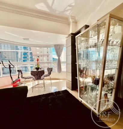 Imagem Raridade em Balneário Camboriú – Um por Andar, 50m da Praia, 3 Suítes!