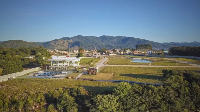 Imagem Terreno 450m² à venda em Garopaba-SC: CONDOMÍNIO AQUALINA LAKE CLUB - Luxo à Beira da Lagoa!
