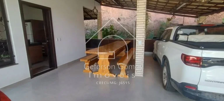 Imagem Casa à venda - Com 03 Suítes - Centro - Mantena - MG