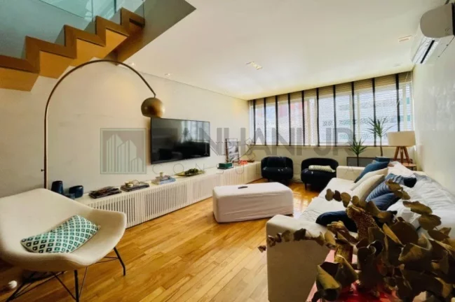 Imagem Venha se encantar com essa incrível cobertura no coração do Itaim Bibi, no Condomínio Edifício Igarapé! Completamente reformada, essa cobertura de 2