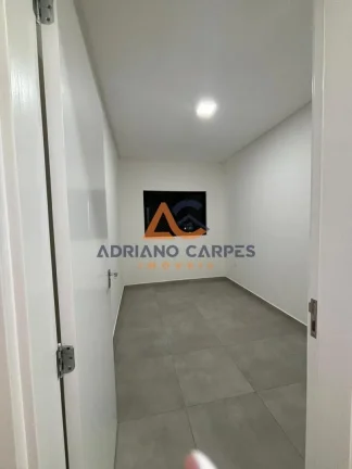 Imagem Apartamento com dois dormitórios no Centro de Navegantes pronto para morar e aceita financiamento bancário a venda com a Imobiliária Adriano Carpes