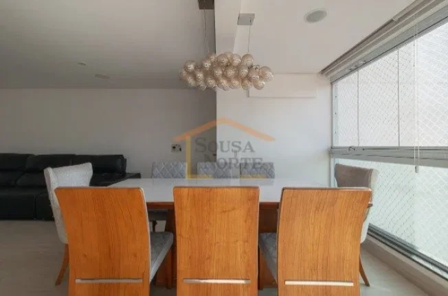 Imagem Apartamento de 114m².
O imóvel conta com 2 suítes espaçosas, ambas equipadas com móveis planeja...