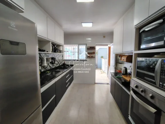 Imagem Imperdível: Casa à venda em Guarujá-SP, Guaiúba! Bem próxima ao Tombo com 3 quartos, 1 suíte, 2 salas, 6 vagas e 300m² de área.