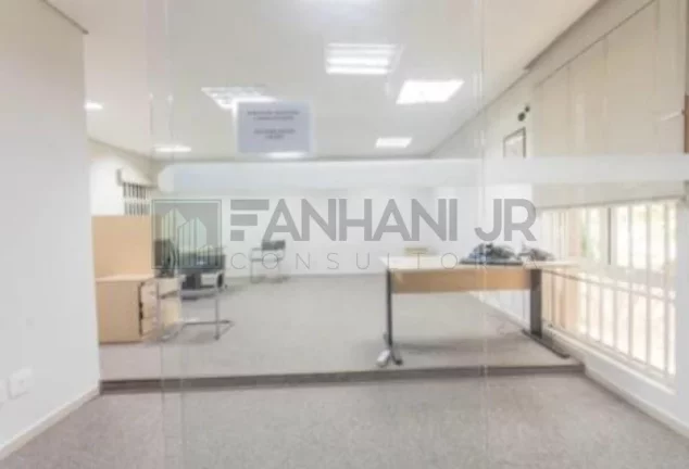 Imagem Venha conhecer este imóvel incrível, totalmente reformado e finamente decorado, com uma localização excepcional! Com 587m² de área construída este e
