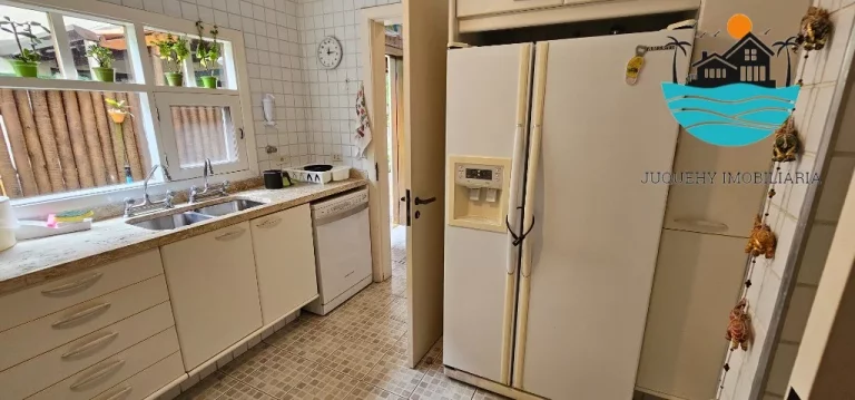 Imagem Casa a Vendas - Condomínio 4 suítes, 3 vagas, serviço de praia, piscina coletiva, sauna, jogos - 240m² de área construída | Juquehy Imobiliária.