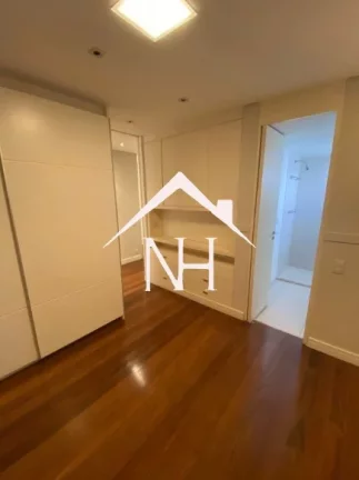 Imagem Apartamento de 192m c/3 suítes,4 vagas,quadra squash e poliesportiva,playground,academia,sauna,cinema,salão de festas e jogos,piscinas,churrasqueira