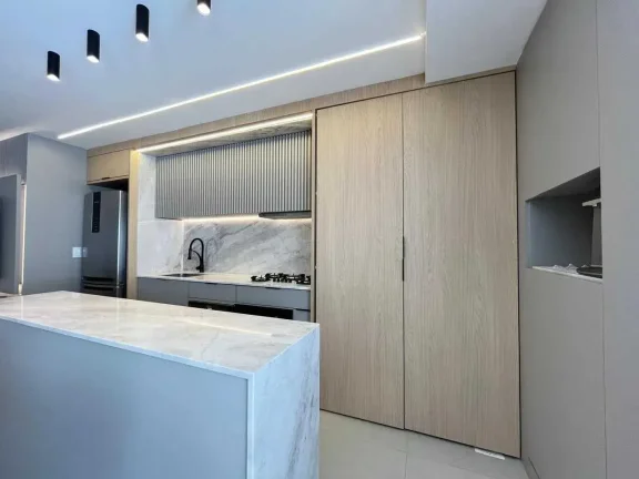 Imagem Apartamento mobiliado com 3 dormitórios sendo 1 suíte e 2 vagas de garagem em Balneário Camboriú