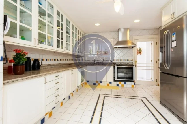 Imagem Imóvel de luxo em condomínio na Chácara Monte Alegre, São Paulo-SP: 5 quartos, 5 suítes, 5 salas, 9 banheiros, 953m² de área. Venda ou locação!