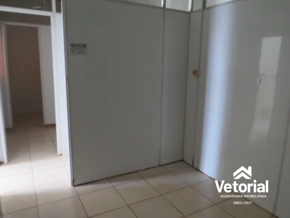Imagem Oportunidade de Locação: Ponto Comercial com Salas, 1 Banheiro e 82m² no Centro de Barreiras-BA!
